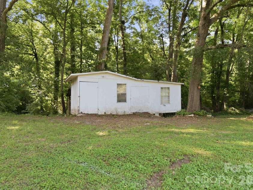 305 Southfork Meadows Road, Gastonia, NC 28052.  MLS# CAR4393109, YatesRealty ID 32169. 