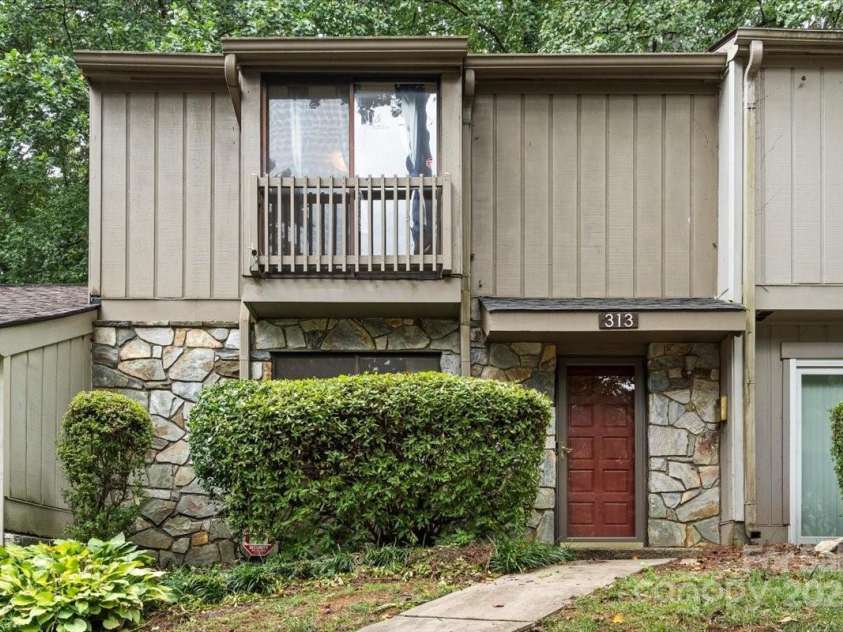 313 Lamplighter Circle, Winston Salem, NC 27104.  MLS# CAR4291647, YatesRealty ID 32169. 