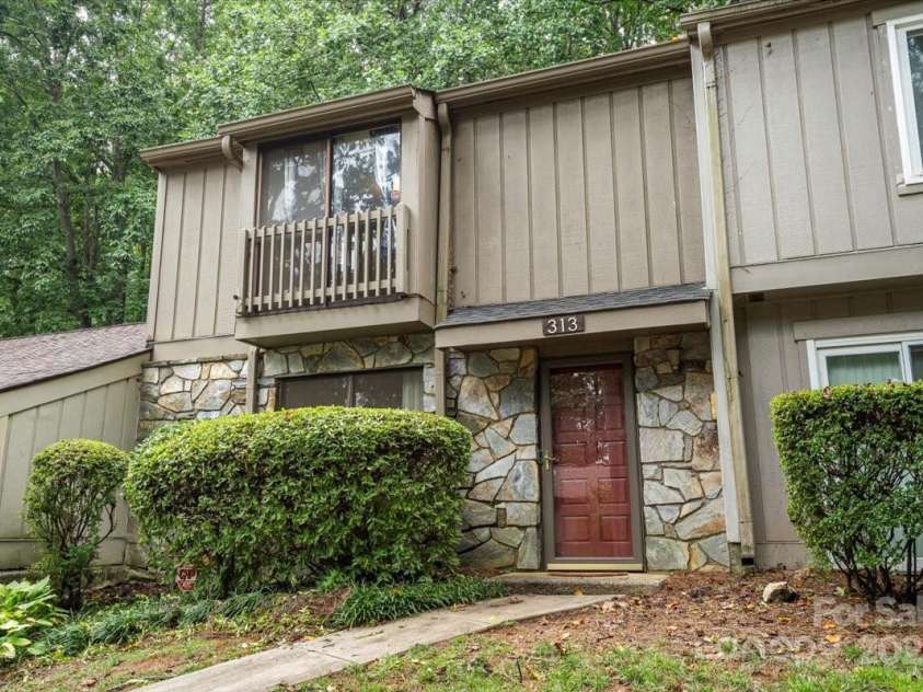 313 Lamplighter Circle, Winston Salem, NC 27104.  MLS# CAR4291647, YatesRealty ID 32169. 