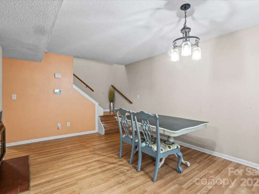 313 Lamplighter Circle, Winston Salem, NC 27104.  MLS# CAR4291647, YatesRealty ID 32169. 