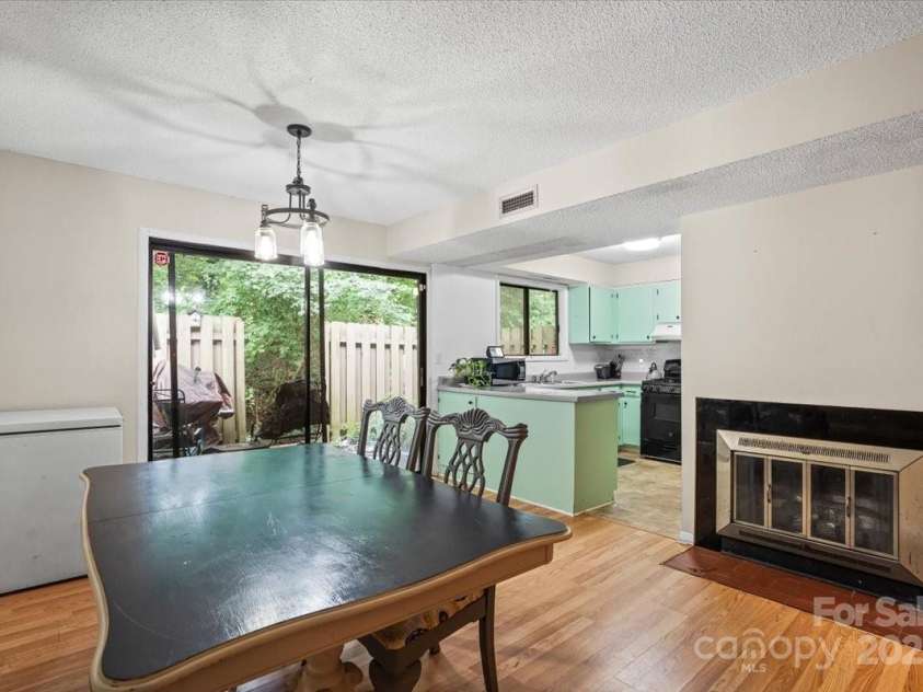 313 Lamplighter Circle, Winston Salem, NC 27104.  MLS# CAR4291647, YatesRealty ID 32169. 