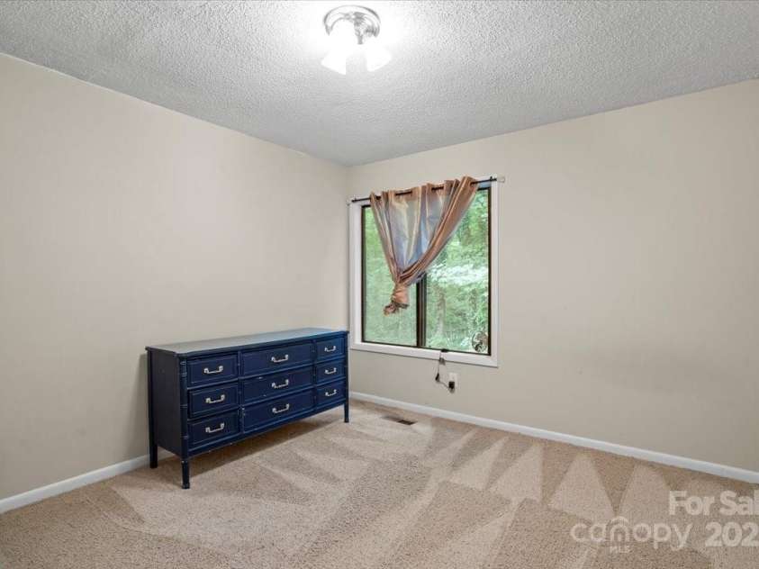 313 Lamplighter Circle, Winston Salem, NC 27104.  MLS# CAR4291647, YatesRealty ID 32169. 
