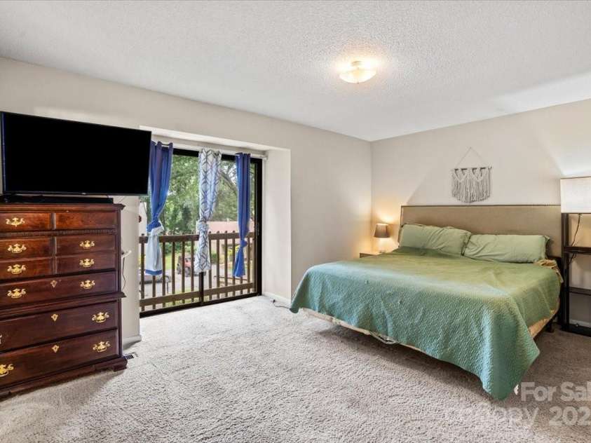 313 Lamplighter Circle, Winston Salem, NC 27104.  MLS# CAR4291647, YatesRealty ID 32169. 