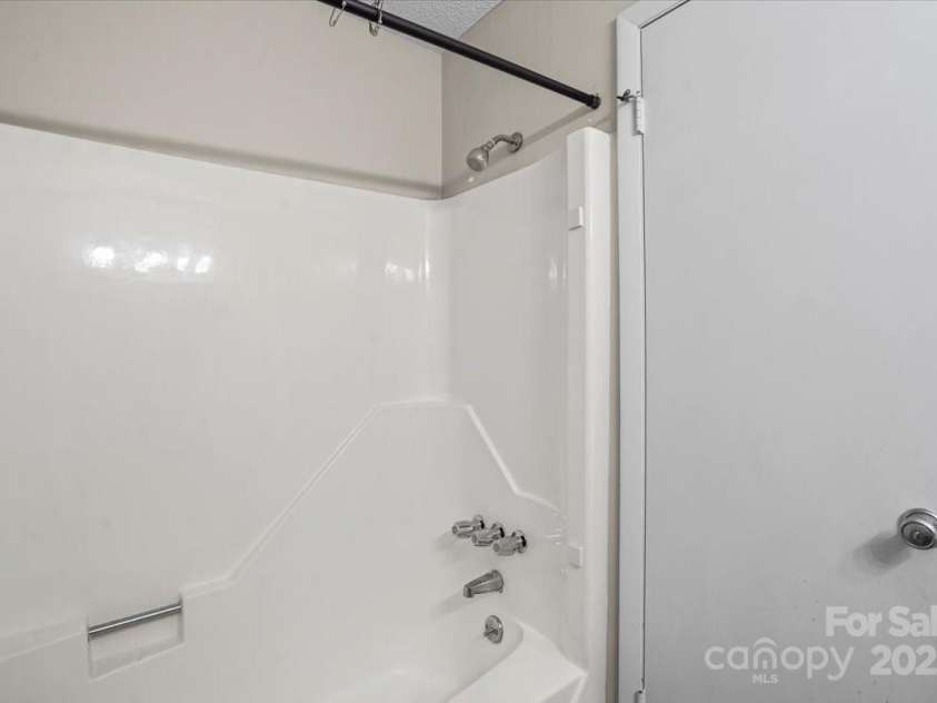 313 Lamplighter Circle, Winston Salem, NC 27104.  MLS# CAR4291647, YatesRealty ID 32169. 