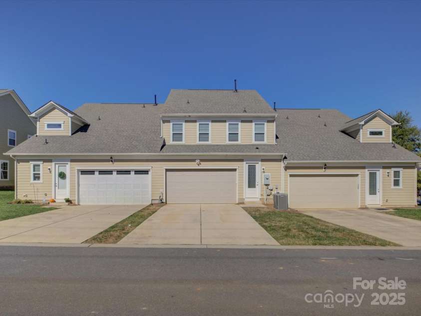 11522 Founders Park Lane, Pineville, NC 28134.  MLS# CAR4312849, YatesRealty ID 3217. Rear entry, garage