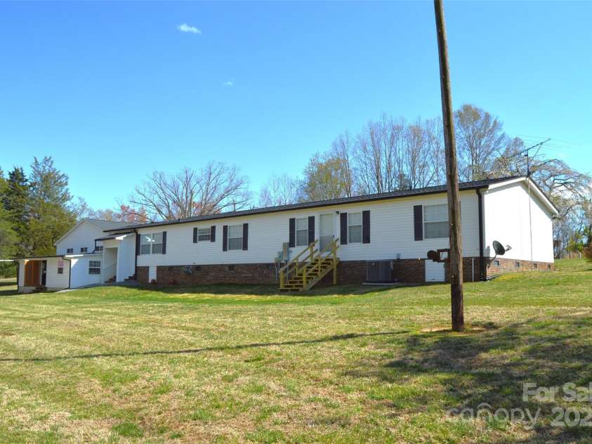 648 Dobson Farm Road, Statesville, NC 28625.  MLS# CAR4240456, YatesRealty ID 3217. 