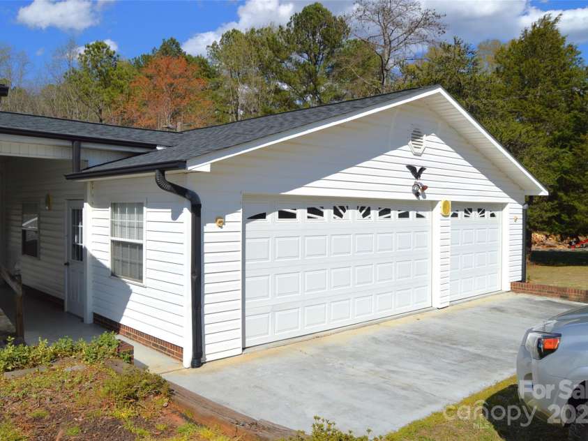 648 Dobson Farm Road, Statesville, NC 28625.  MLS# CAR4240456, YatesRealty ID 3217. 