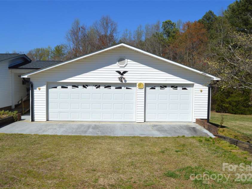 648 Dobson Farm Road, Statesville, NC 28625.  MLS# CAR4240456, YatesRealty ID 3217. 