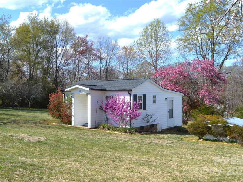 648 Dobson Farm Road, Statesville, NC 28625.  MLS# CAR4240456, YatesRealty ID 3217. 