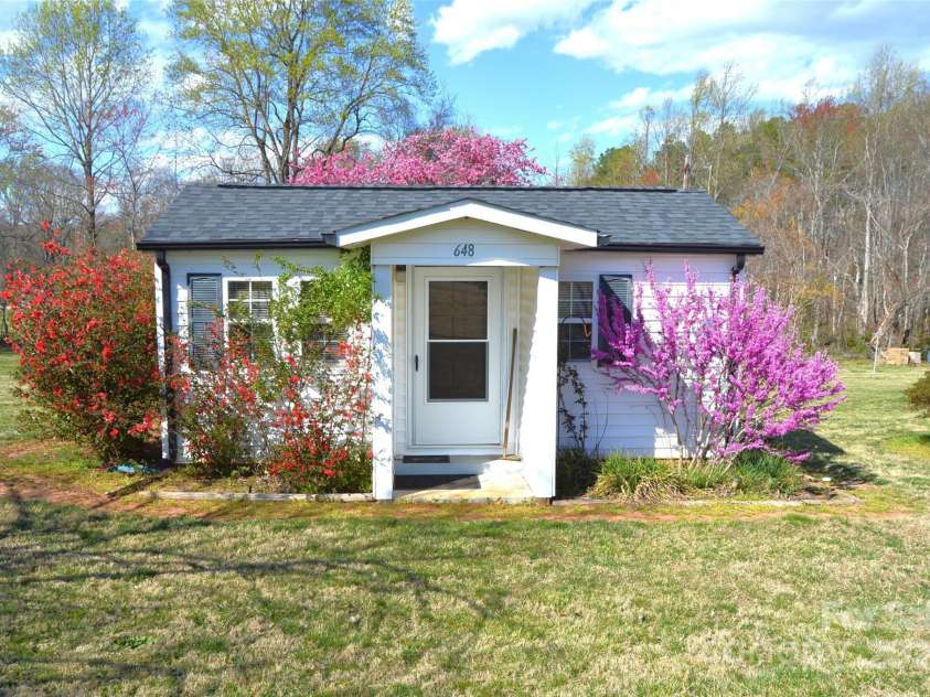 648 Dobson Farm Road, Statesville, NC 28625.  MLS# CAR4240456, YatesRealty ID 3217. 