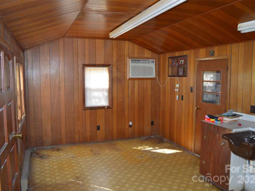 648 Dobson Farm Road, Statesville, NC 28625.  MLS# CAR4240456, YatesRealty ID 3217. 