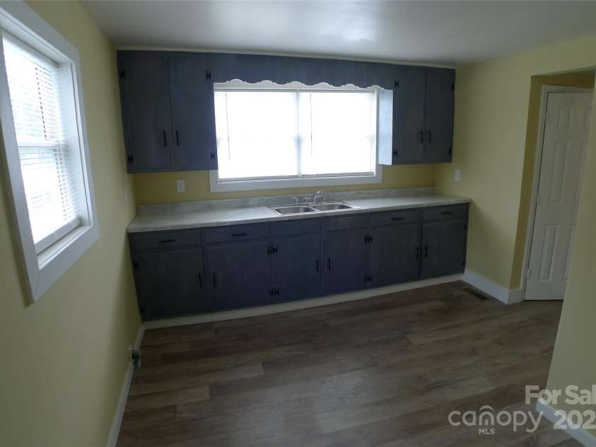 816 Olympia Street, Lexington, NC 27295.  MLS# CAR4292621, YatesRealty ID 32171. 