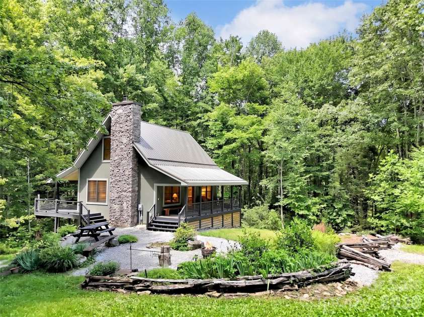85 Lady Slipper Trail, Hot Springs, NC 28743.  MLS# CAR4391131, YatesRealty ID 32172. 