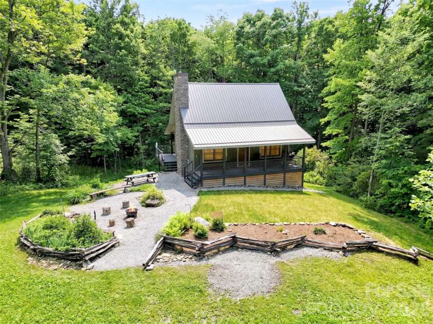 85 Lady Slipper Trail, Hot Springs, NC 28743.  MLS# CAR4391131, YatesRealty ID 32172. 