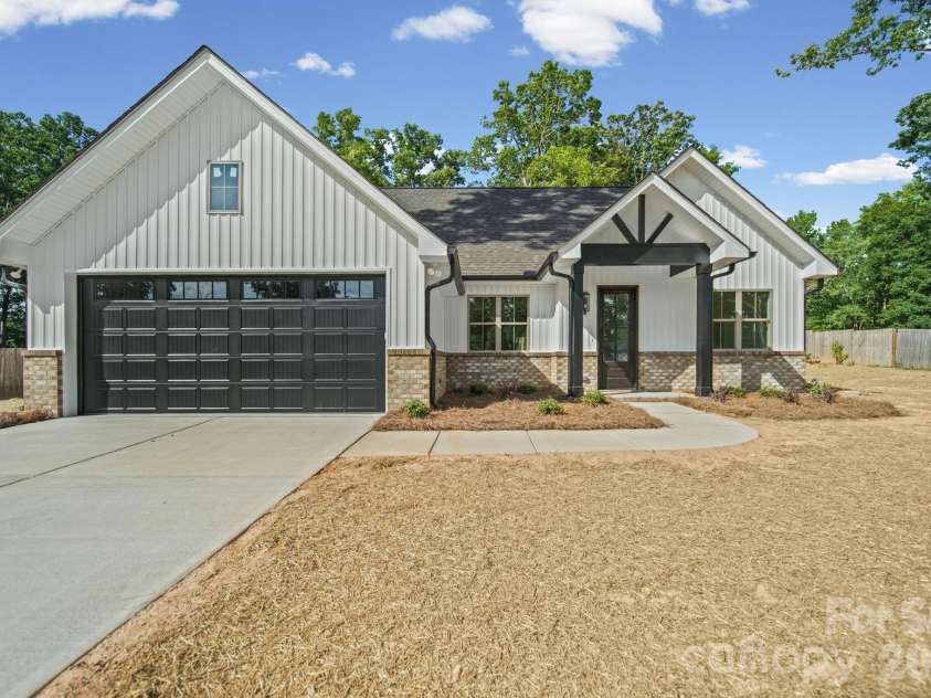 851 Sorrel Lane, Oakboro, NC 28129.  MLS# CAR4394199, YatesRealty ID 32173. 