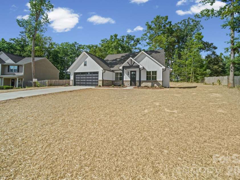 851 Sorrel Lane, Oakboro, NC 28129.  MLS# CAR4394199, YatesRealty ID 32173. 