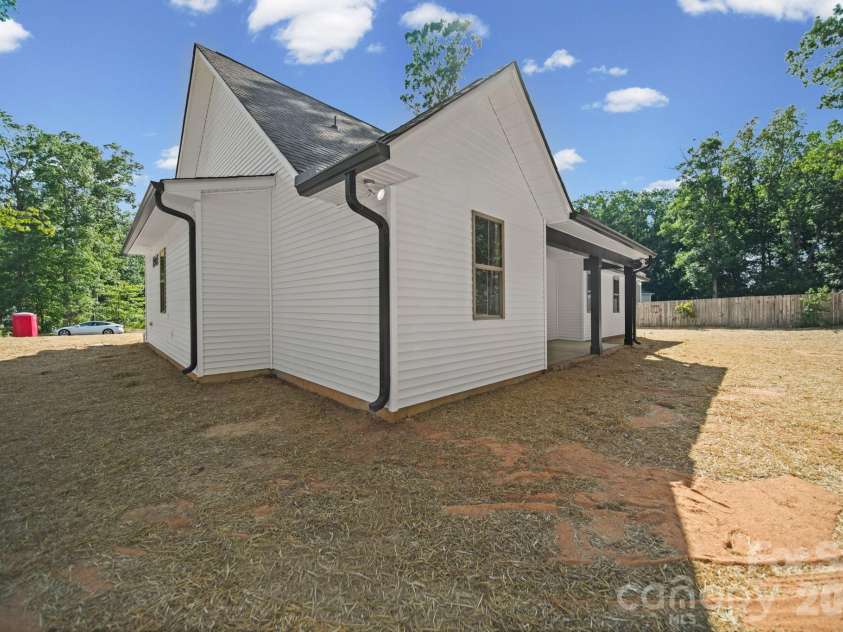851 Sorrel Lane, Oakboro, NC 28129.  MLS# CAR4394199, YatesRealty ID 32173. 