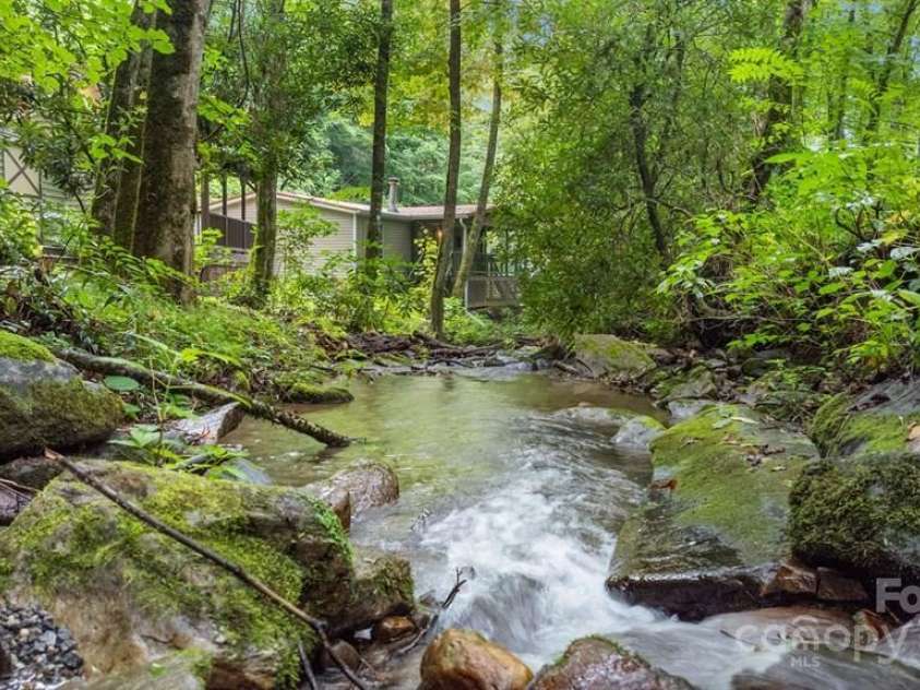 11 Choice Place, Whittier, NC 28789.  MLS# CAR4292703, YatesRealty ID 32174. 