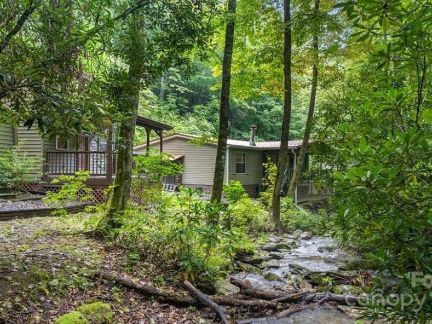 11 Choice Place, Whittier, NC 28789.  MLS# CAR4292703, YatesRealty ID 32174. 