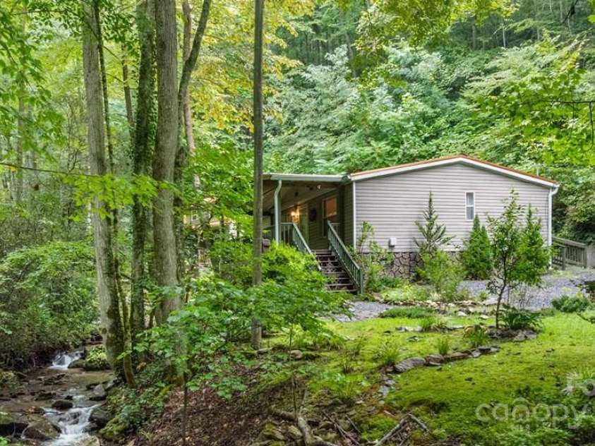 11 Choice Place, Whittier, NC 28789.  MLS# CAR4292703, YatesRealty ID 32174. 