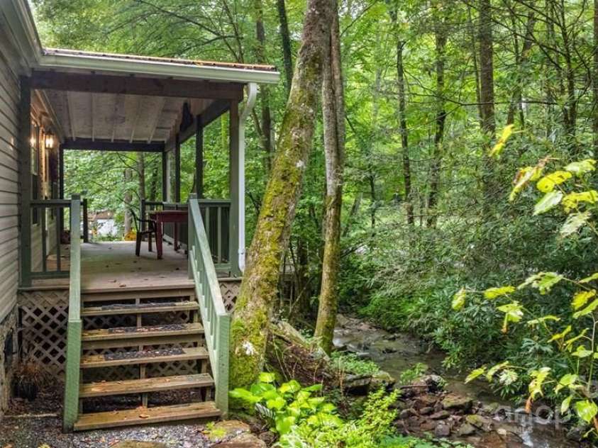 11 Choice Place, Whittier, NC 28789.  MLS# CAR4292703, YatesRealty ID 32174. 