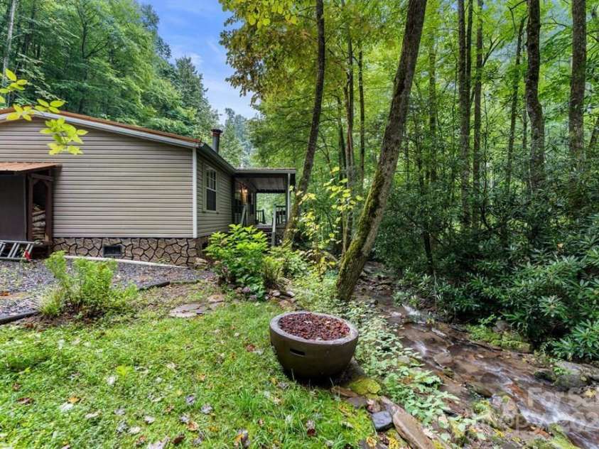 11 Choice Place, Whittier, NC 28789.  MLS# CAR4292703, YatesRealty ID 32174. 