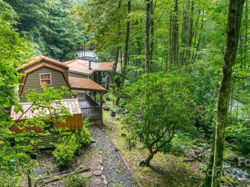 11 Choice Place, Whittier, NC 28789.  MLS# CAR4292703, YatesRealty ID 32174. 