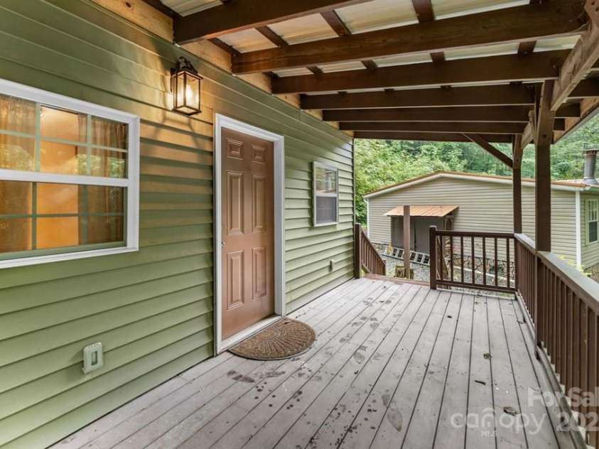 11 Choice Place, Whittier, NC 28789.  MLS# CAR4292703, YatesRealty ID 32174. 