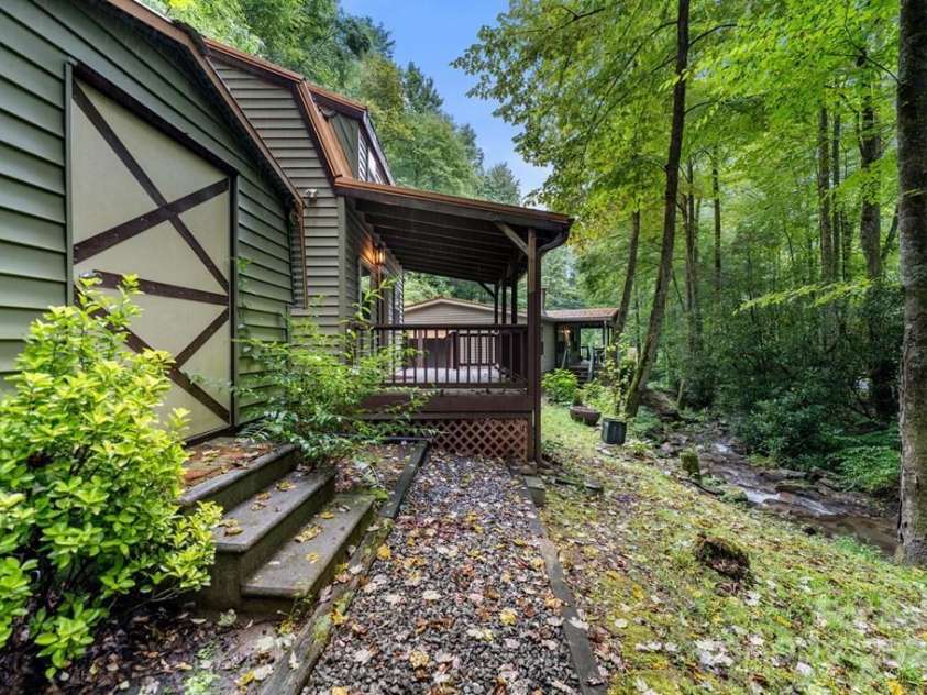 11 Choice Place, Whittier, NC 28789.  MLS# CAR4292703, YatesRealty ID 32174. 