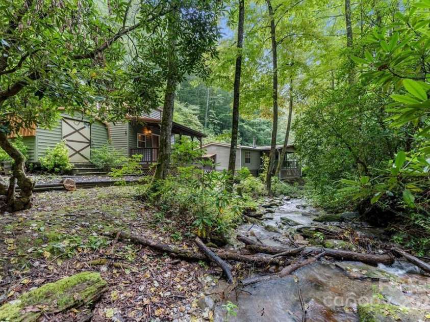 11 Choice Place, Whittier, NC 28789.  MLS# CAR4292703, YatesRealty ID 32174. 