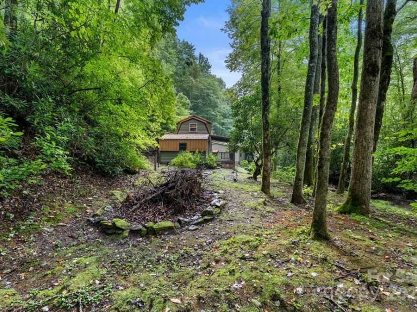 11 Choice Place, Whittier, NC 28789.  MLS# CAR4292703, YatesRealty ID 32174. 