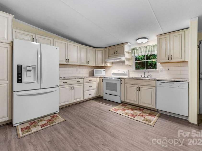 11 Choice Place, Whittier, NC 28789.  MLS# CAR4292703, YatesRealty ID 32174. 