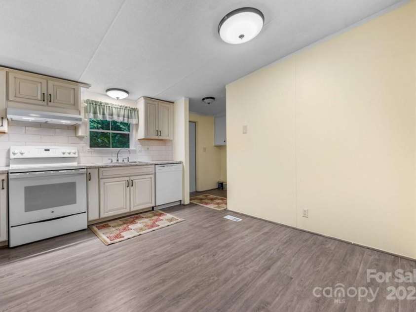 11 Choice Place, Whittier, NC 28789.  MLS# CAR4292703, YatesRealty ID 32174. 