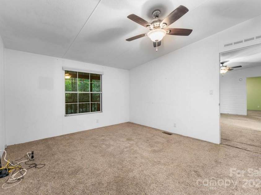 11 Choice Place, Whittier, NC 28789.  MLS# CAR4292703, YatesRealty ID 32174. 