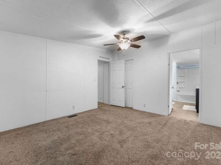 11 Choice Place, Whittier, NC 28789.  MLS# CAR4292703, YatesRealty ID 32174. 