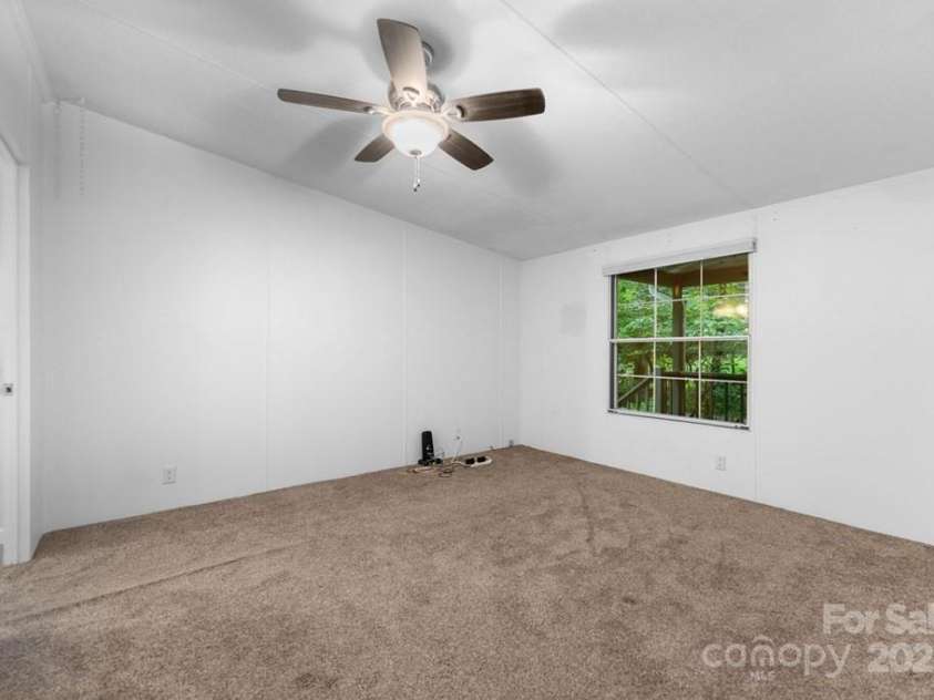 11 Choice Place, Whittier, NC 28789.  MLS# CAR4292703, YatesRealty ID 32174. 