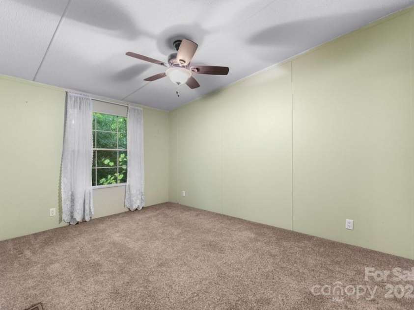 11 Choice Place, Whittier, NC 28789.  MLS# CAR4292703, YatesRealty ID 32174. 