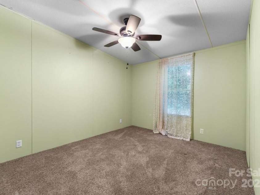 11 Choice Place, Whittier, NC 28789.  MLS# CAR4292703, YatesRealty ID 32174. 