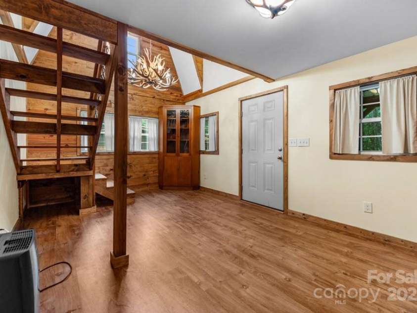 11 Choice Place, Whittier, NC 28789.  MLS# CAR4292703, YatesRealty ID 32174. 