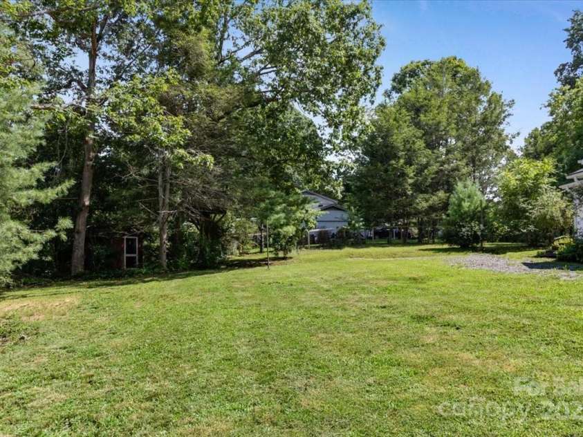 11 Fishers Mill Road, Arden, NC 28704.  MLS# CAR4289304, YatesRealty ID 32176. Great flat yard