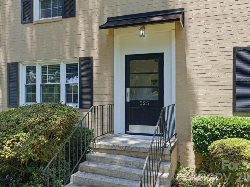 525 Wakefield Drive, Charlotte, NC 28209.  MLS# CAR4391930, YatesRealty ID 32176. 