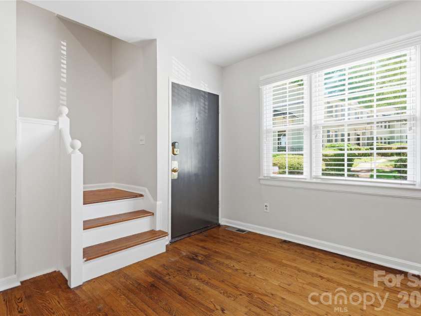 525 Wakefield Drive, Charlotte, NC 28209.  MLS# CAR4391930, YatesRealty ID 32176. 