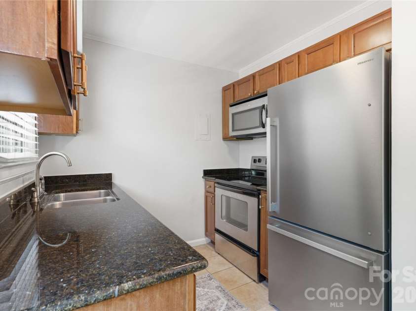 525 Wakefield Drive, Charlotte, NC 28209.  MLS# CAR4391930, YatesRealty ID 32176. 