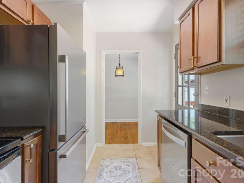 525 Wakefield Drive, Charlotte, NC 28209.  MLS# CAR4391930, YatesRealty ID 32176. 