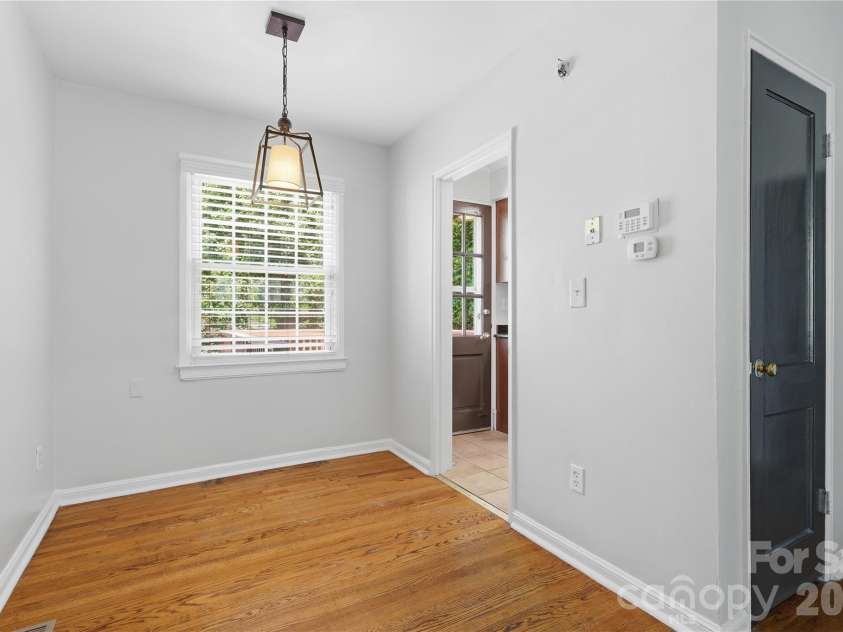 525 Wakefield Drive, Charlotte, NC 28209.  MLS# CAR4391930, YatesRealty ID 32176. 