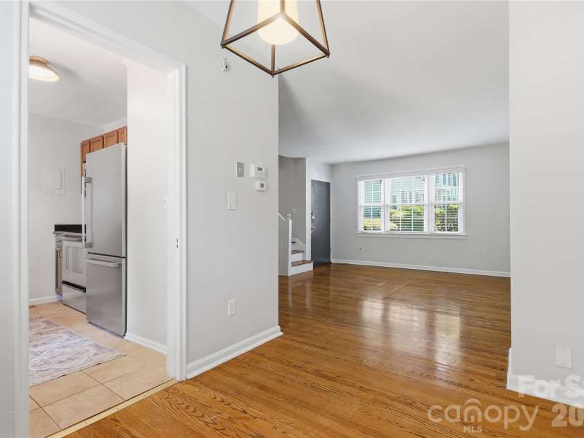 525 Wakefield Drive, Charlotte, NC 28209.  MLS# CAR4391930, YatesRealty ID 32176. 