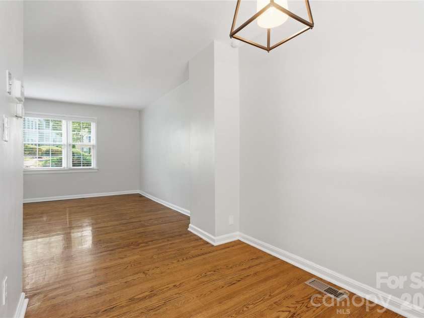 525 Wakefield Drive, Charlotte, NC 28209.  MLS# CAR4391930, YatesRealty ID 32176. 