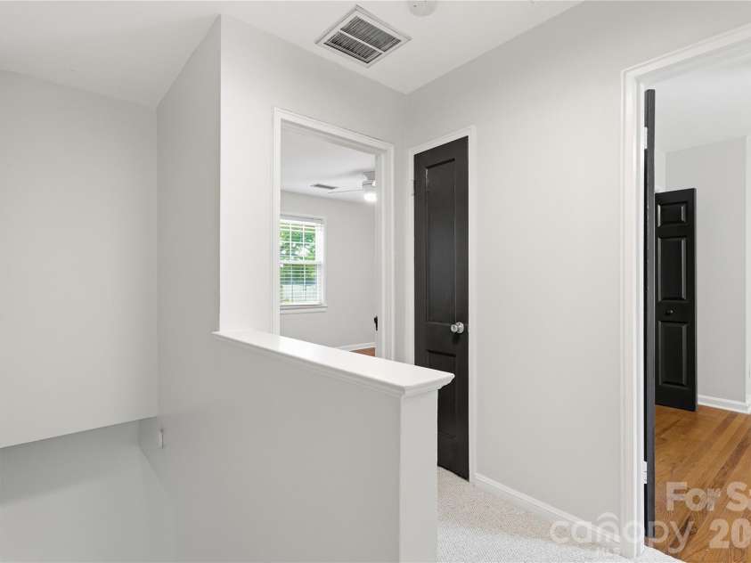 525 Wakefield Drive, Charlotte, NC 28209.  MLS# CAR4391930, YatesRealty ID 32176. 