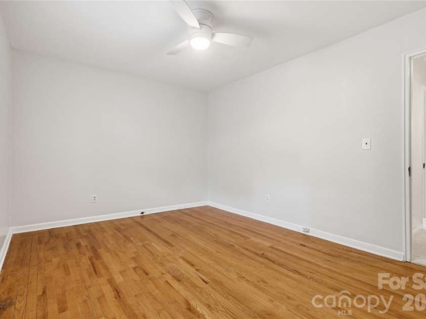525 Wakefield Drive, Charlotte, NC 28209.  MLS# CAR4391930, YatesRealty ID 32176. 
