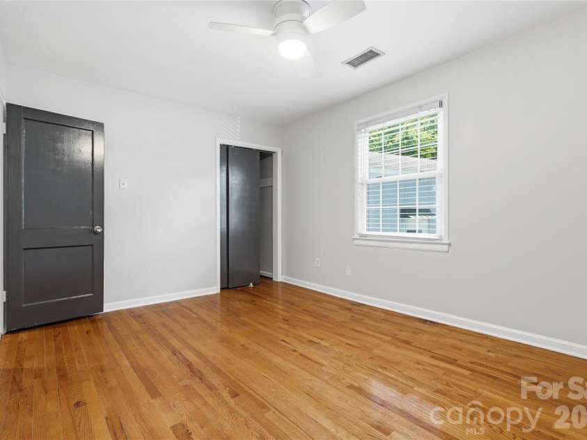 525 Wakefield Drive, Charlotte, NC 28209.  MLS# CAR4391930, YatesRealty ID 32176. 